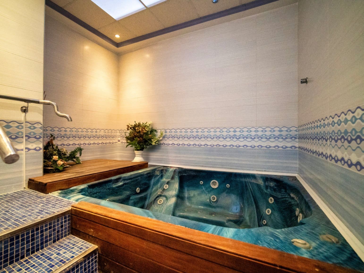 Hotell til salgs i El Campello med svømmebasseng garasje - € 12 500 000 (Ref: 9417969)