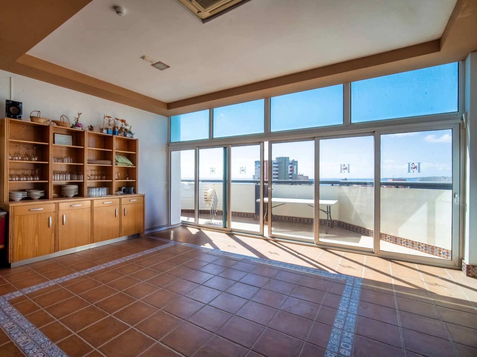 Hotell til salgs i El Campello med svømmebasseng garasje - € 12 500 000 (Ref: 9417969)