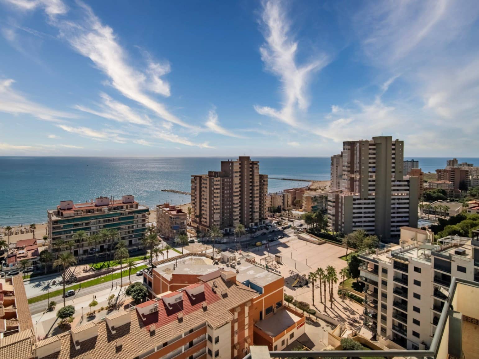 Hotell til salgs i El Campello med svømmebasseng garasje - € 12 500 000 (Ref: 9417969)