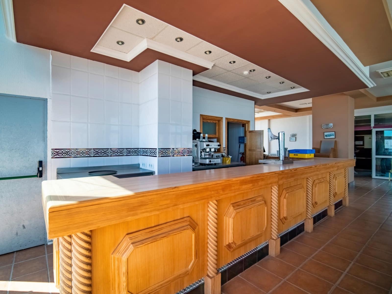 Hotell til salgs i El Campello med svømmebasseng garasje - € 12 500 000 (Ref: 9417969)