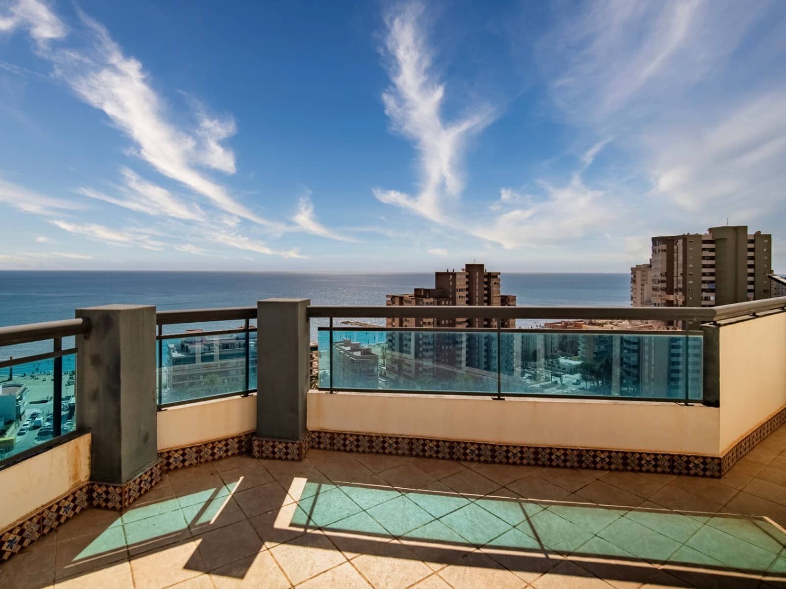 Hotell til salgs i El Campello med svømmebasseng garasje - € 12 500 000 (Ref: 9417969)