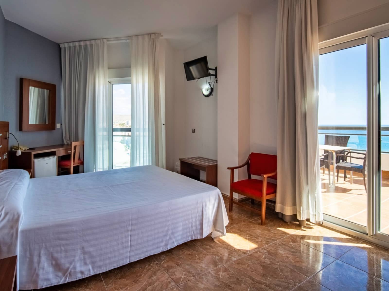 Hotell til salgs i El Campello med svømmebasseng garasje - € 12 500 000 (Ref: 9417969)