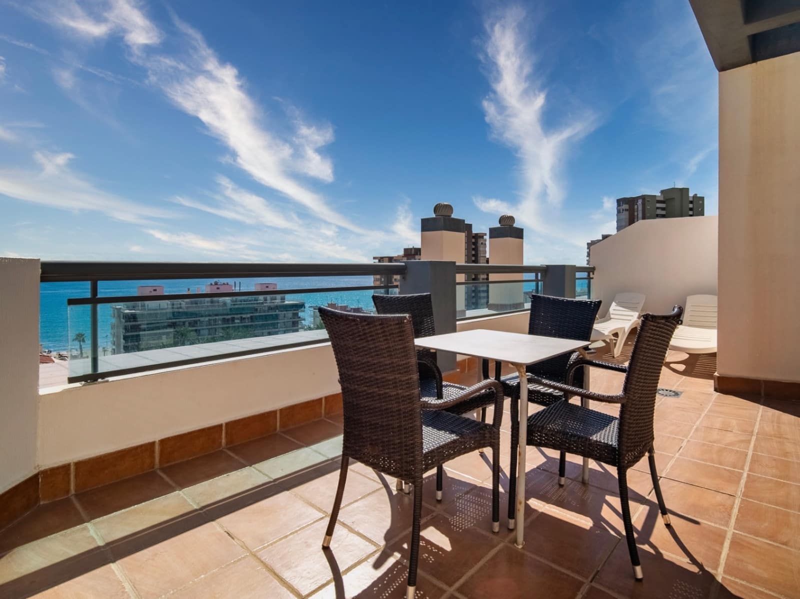 Hotell til salgs i El Campello med svømmebasseng garasje - € 12 500 000 (Ref: 9417969)