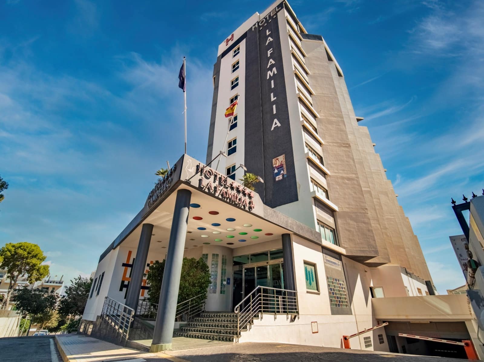 Hotell til salgs i El Campello med svømmebasseng garasje - € 12 500 000 (Ref: 9417969)