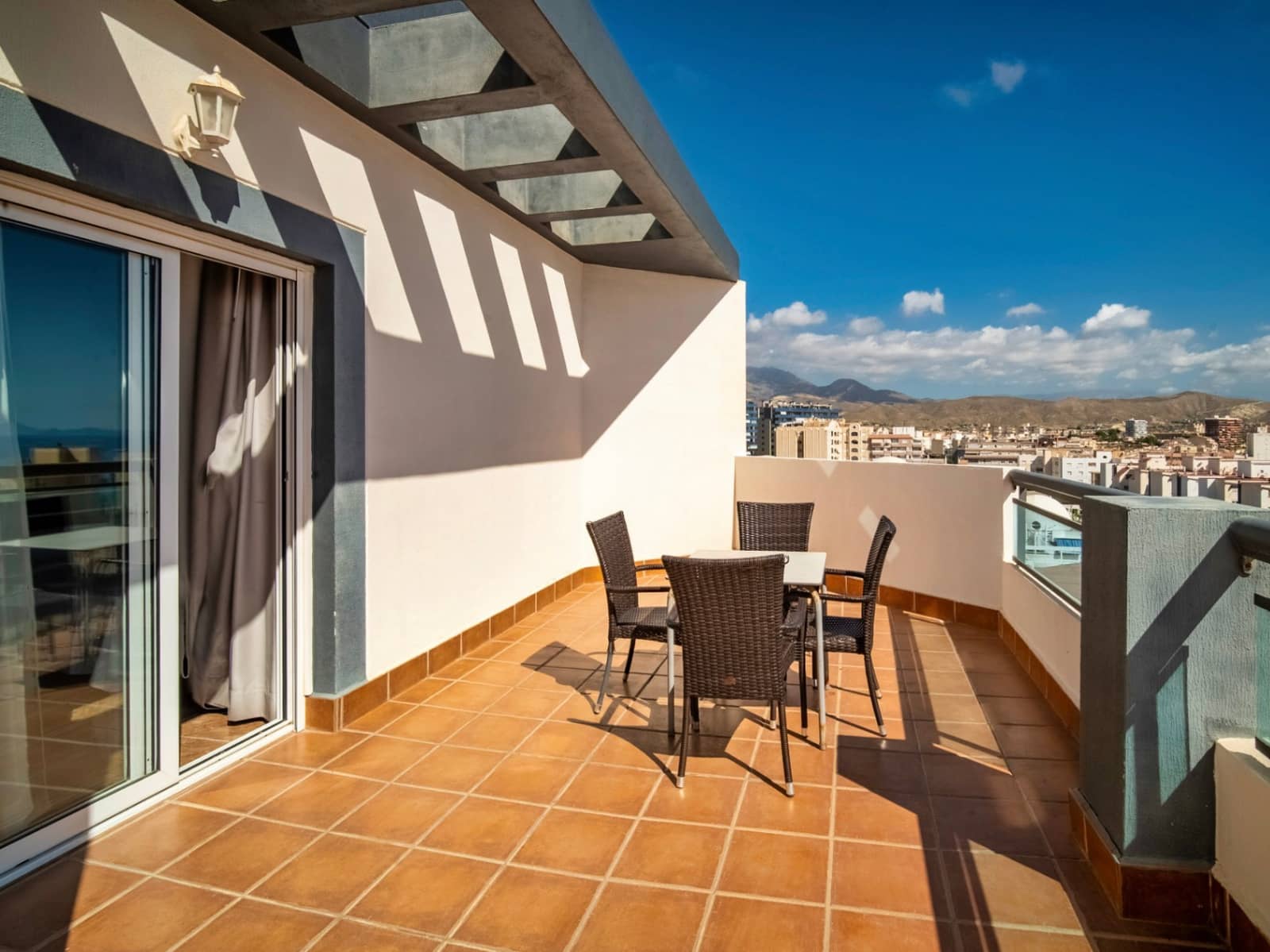 Hotell til salgs i El Campello med svømmebasseng garasje - € 12 500 000 (Ref: 9417969)