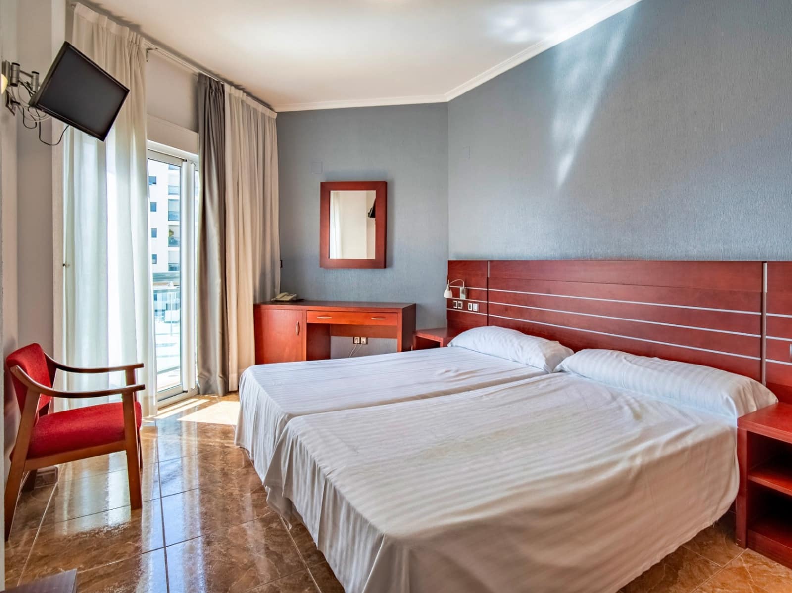 Hotell til salgs i El Campello med svømmebasseng garasje - € 12 500 000 (Ref: 9417969)