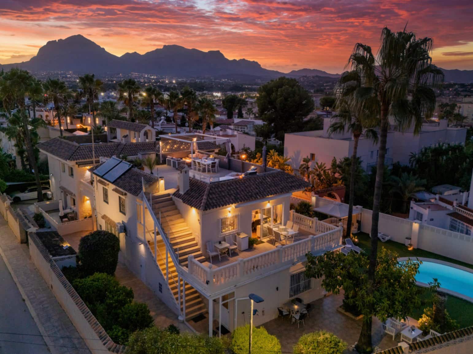 15 bedroom Hotel for sale in Albir with pool garage - € 1,750,000 (Ref: 9417971)