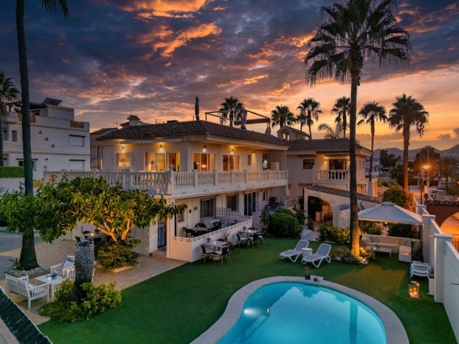 15 bedroom Hotel for sale in Albir with pool garage - € 1,750,000 (Ref: 9417971)