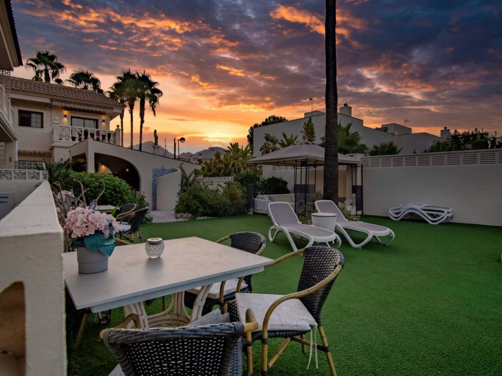 15 bedroom Hotel for sale in Albir with pool garage - € 1,750,000 (Ref: 9417971)