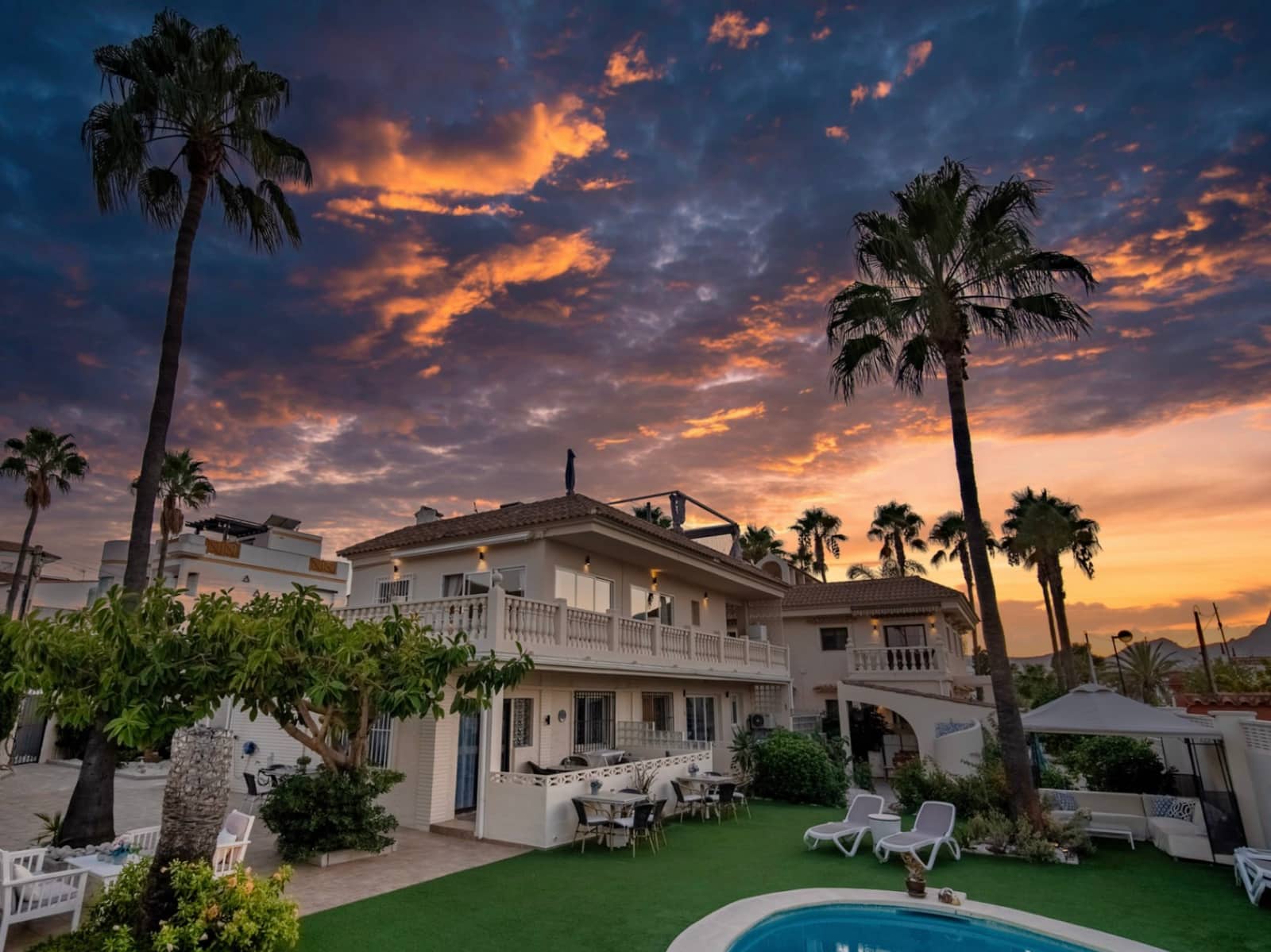 15 bedroom Hotel for sale in Albir with pool garage - € 1,750,000 (Ref: 9417971)