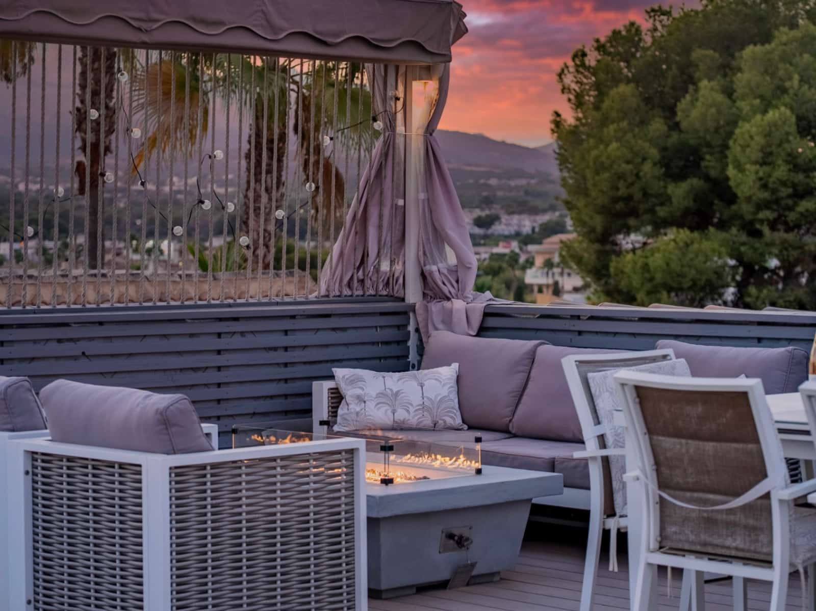 15 bedroom Hotel for sale in Albir with pool garage - € 1,750,000 (Ref: 9417971)