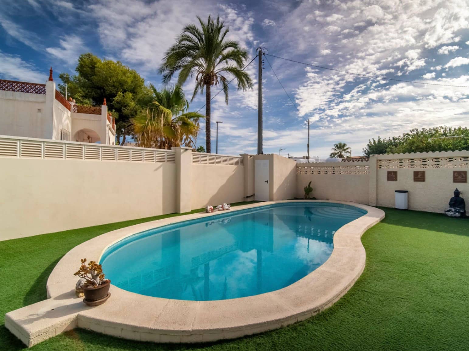 15 bedroom Hotel for sale in Albir with pool garage - € 1,750,000 (Ref: 9417971)