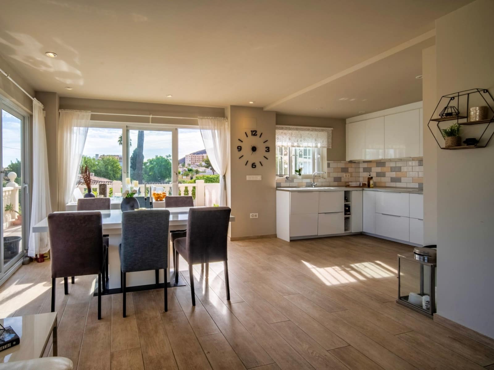 15 bedroom Hotel for sale in Albir with pool garage - € 1,750,000 (Ref: 9417971)