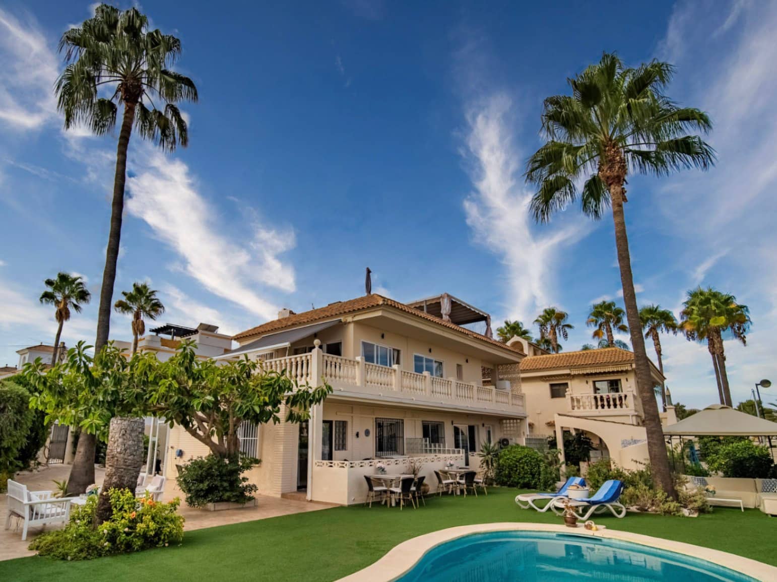 15 bedroom Hotel for sale in Albir with pool garage - € 1,750,000 (Ref: 9417971)