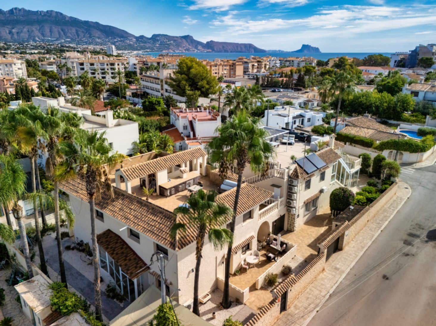 15 bedroom Hotel for sale in Albir with pool garage - € 1,750,000 (Ref: 9417971)