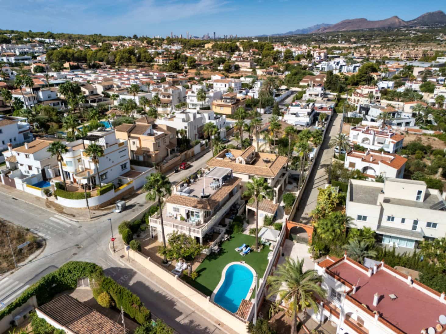 15 bedroom Hotel for sale in Albir with pool garage - € 1,750,000 (Ref: 9417971)