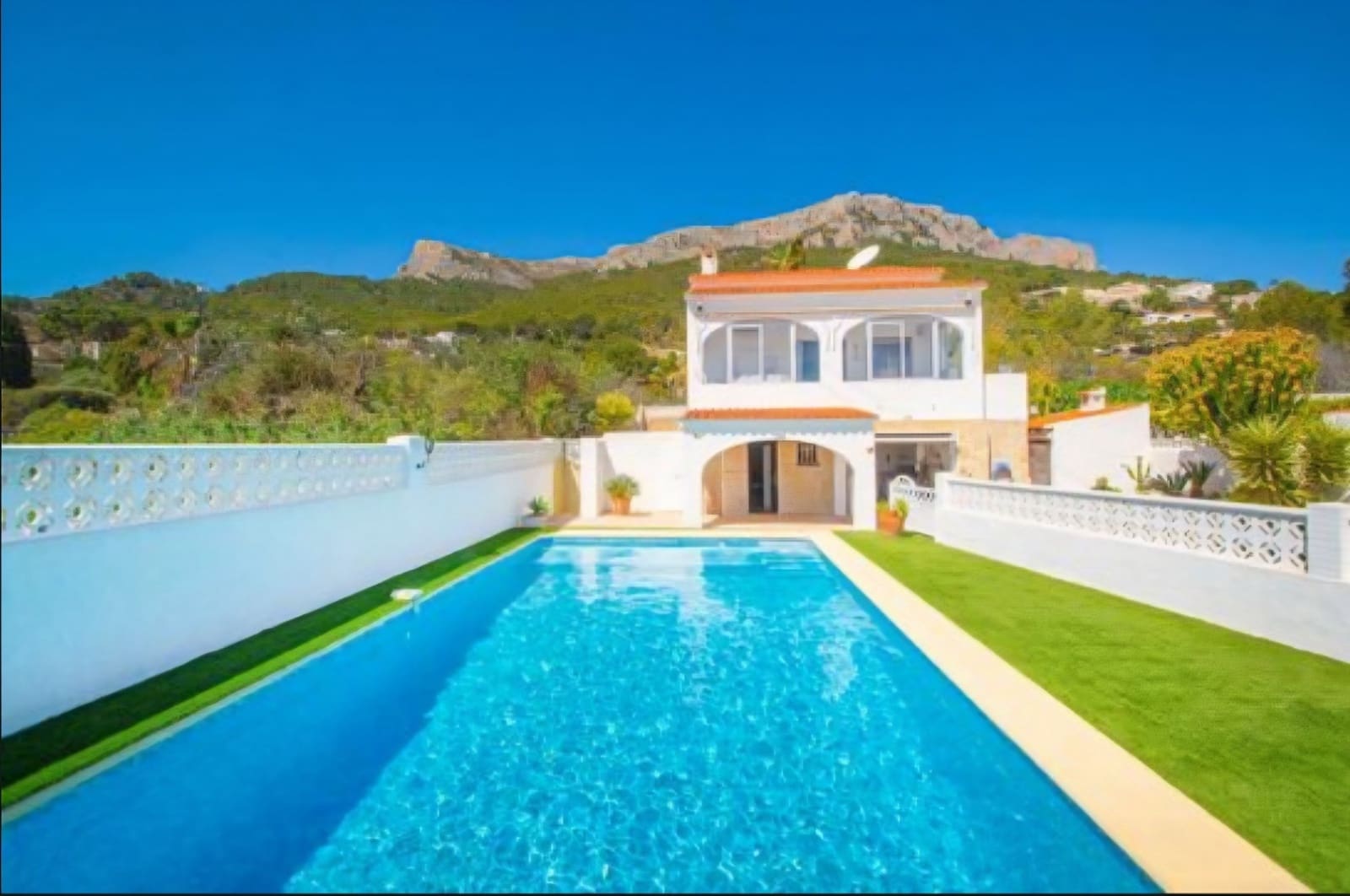 2 bedroom Villa for sale in Calpe / Calp with pool garage - € 499,000 (Ref: 9482217)
