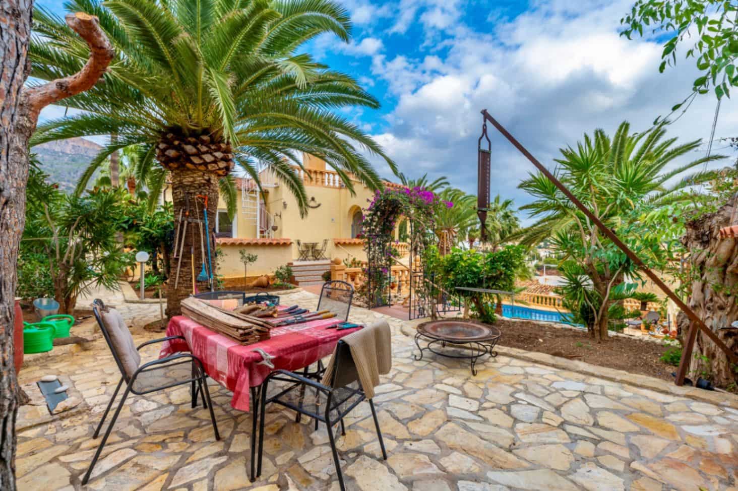 5 bedroom Villa for sale in Calpe / Calp with pool garage - € 850,000 (Ref: 9482218)