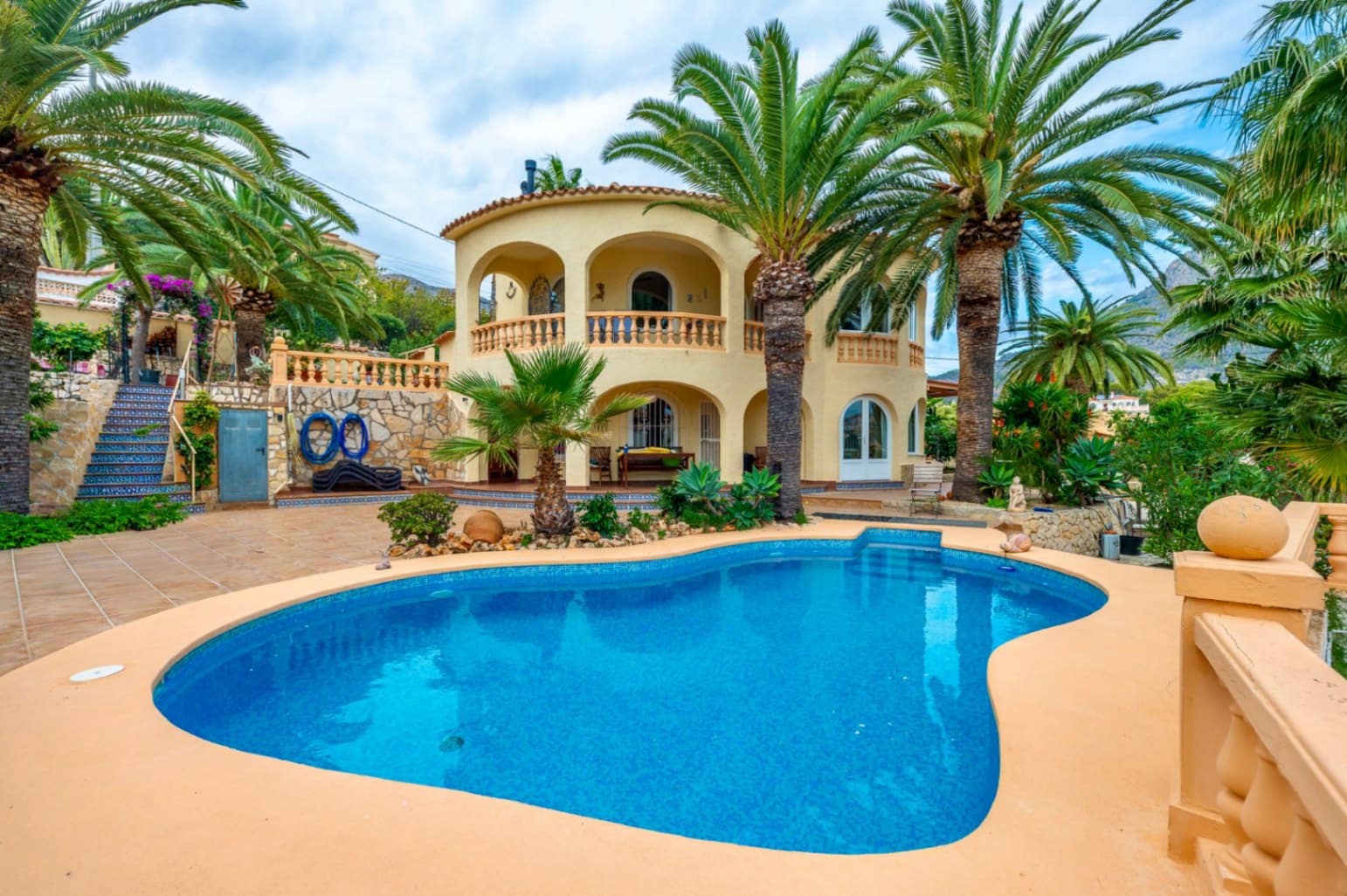 5 bedroom Villa for sale in Calpe / Calp with pool garage - € 850,000 (Ref: 9482218)