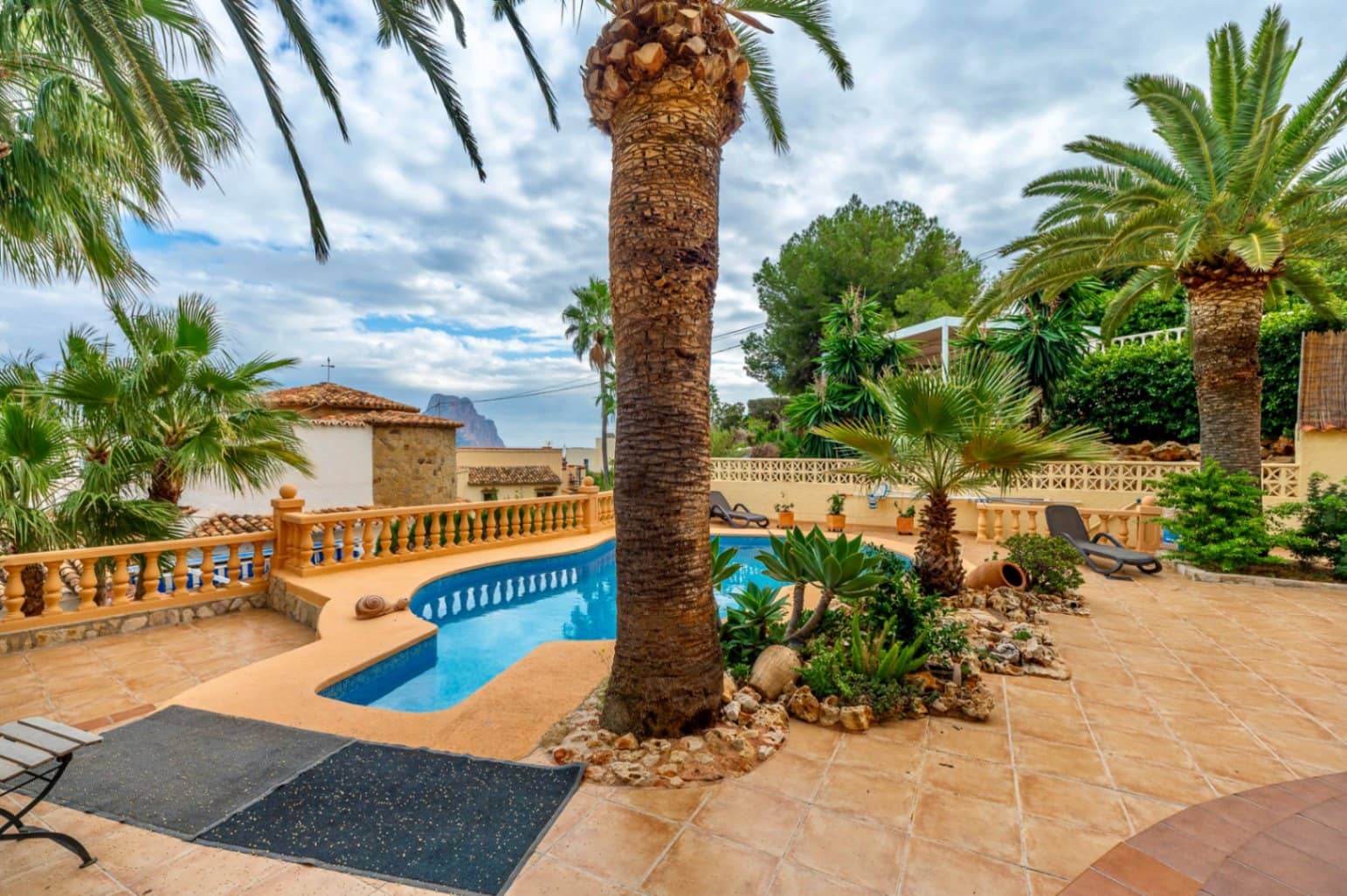 5 bedroom Villa for sale in Calpe / Calp with pool garage - € 850,000 (Ref: 9482218)