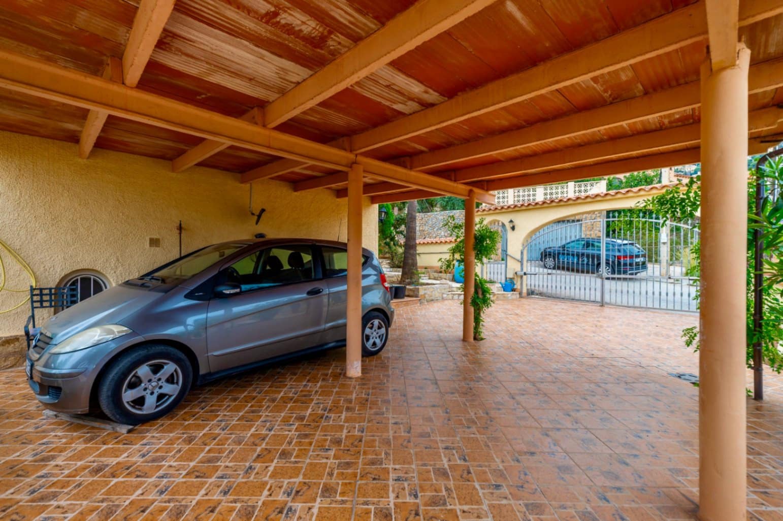 5 bedroom Villa for sale in Calpe / Calp with pool garage - € 850,000 (Ref: 9482218)