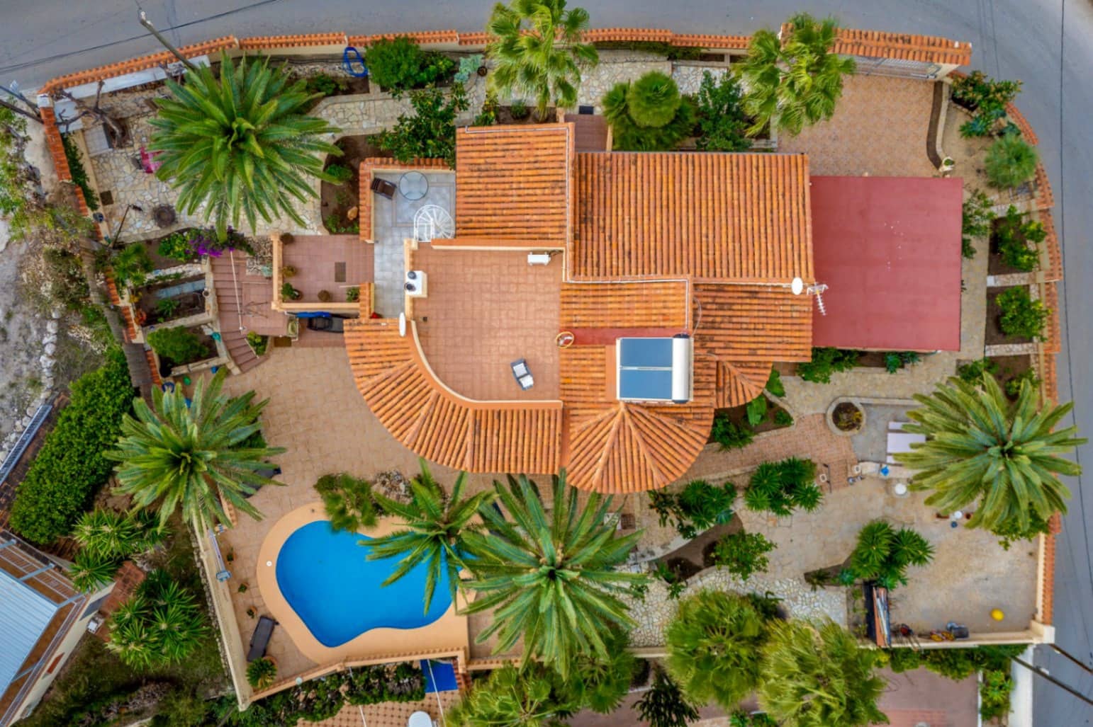 5 bedroom Villa for sale in Calpe / Calp with pool garage - € 850,000 (Ref: 9482218)