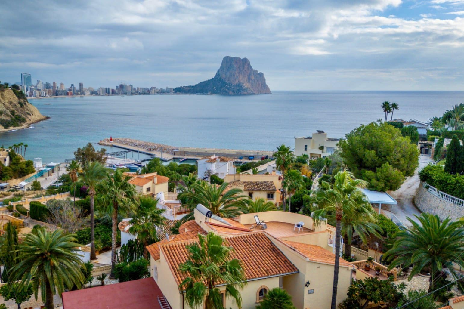 5 bedroom Villa for sale in Calpe / Calp with pool garage - € 850,000 (Ref: 9482218)
