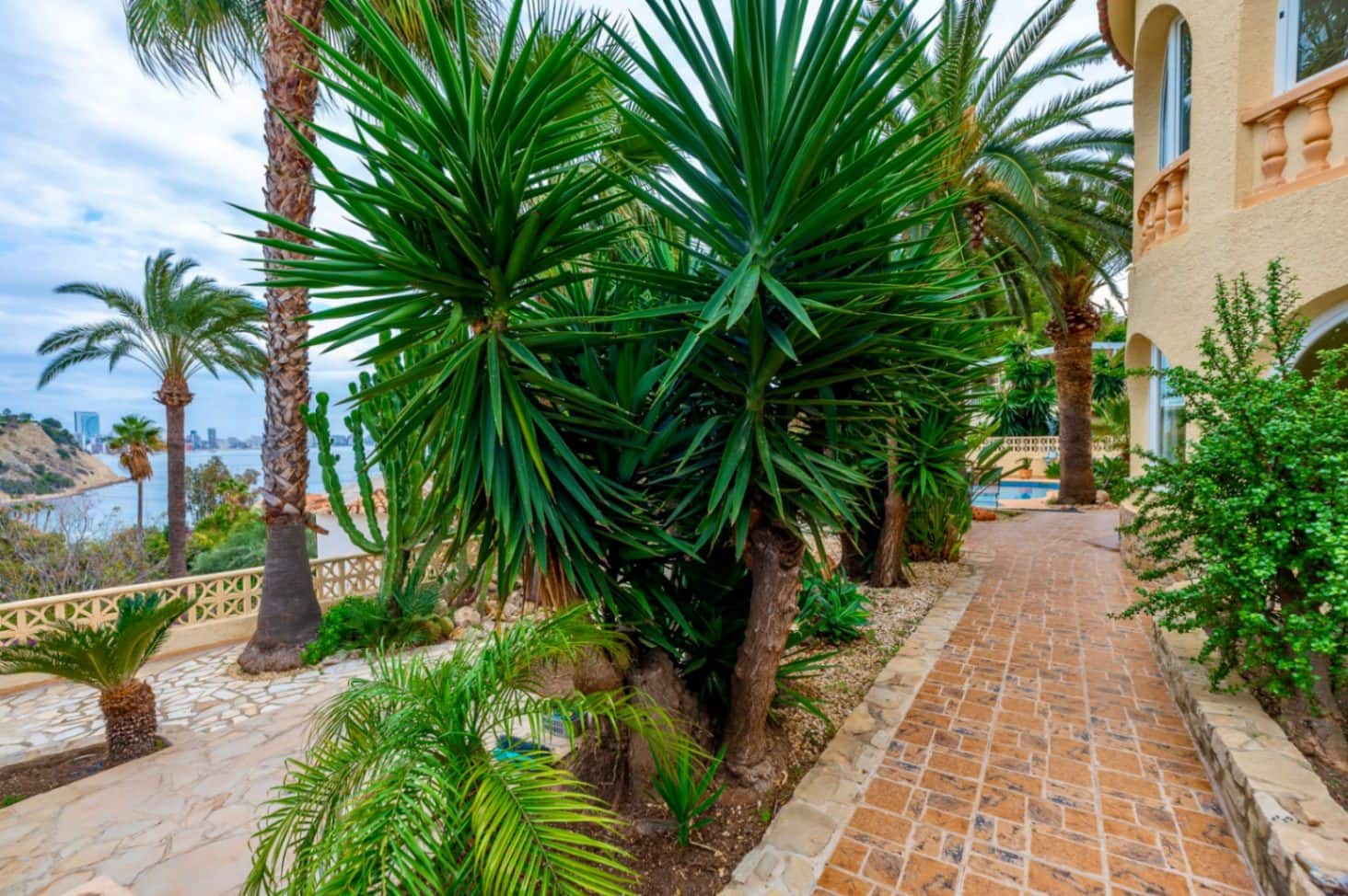 5 bedroom Villa for sale in Calpe / Calp with pool garage - € 850,000 (Ref: 9482218)