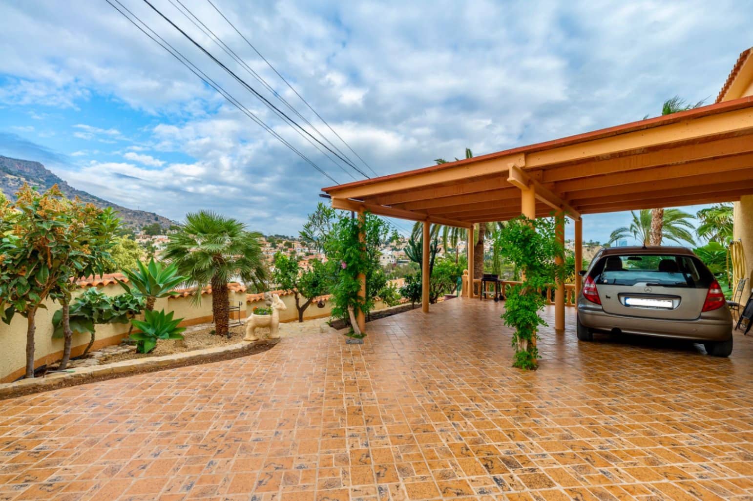 5 bedroom Villa for sale in Calpe / Calp with pool garage - € 850,000 (Ref: 9482218)