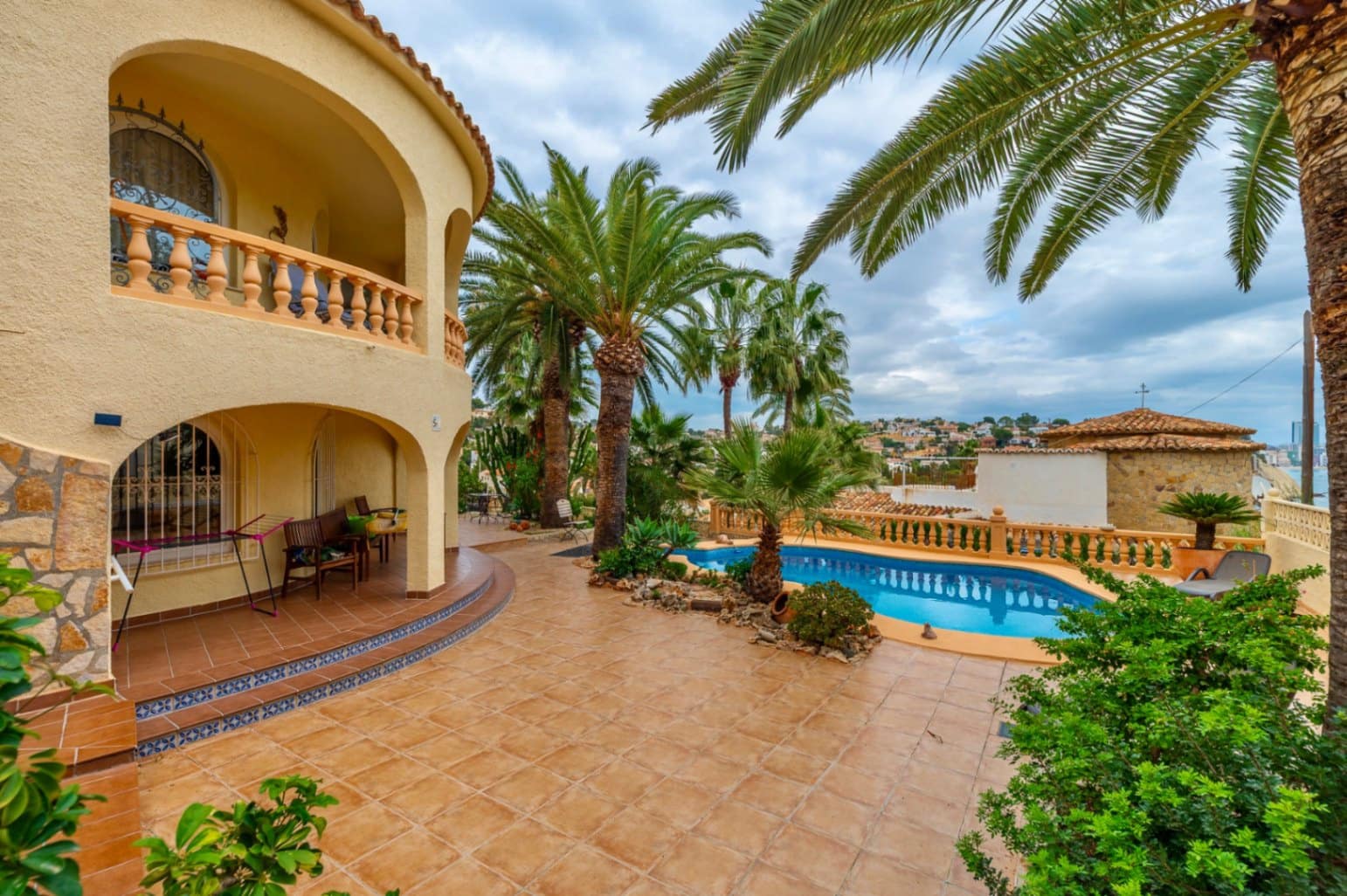 5 bedroom Villa for sale in Calpe / Calp with pool garage - € 850,000 (Ref: 9482218)