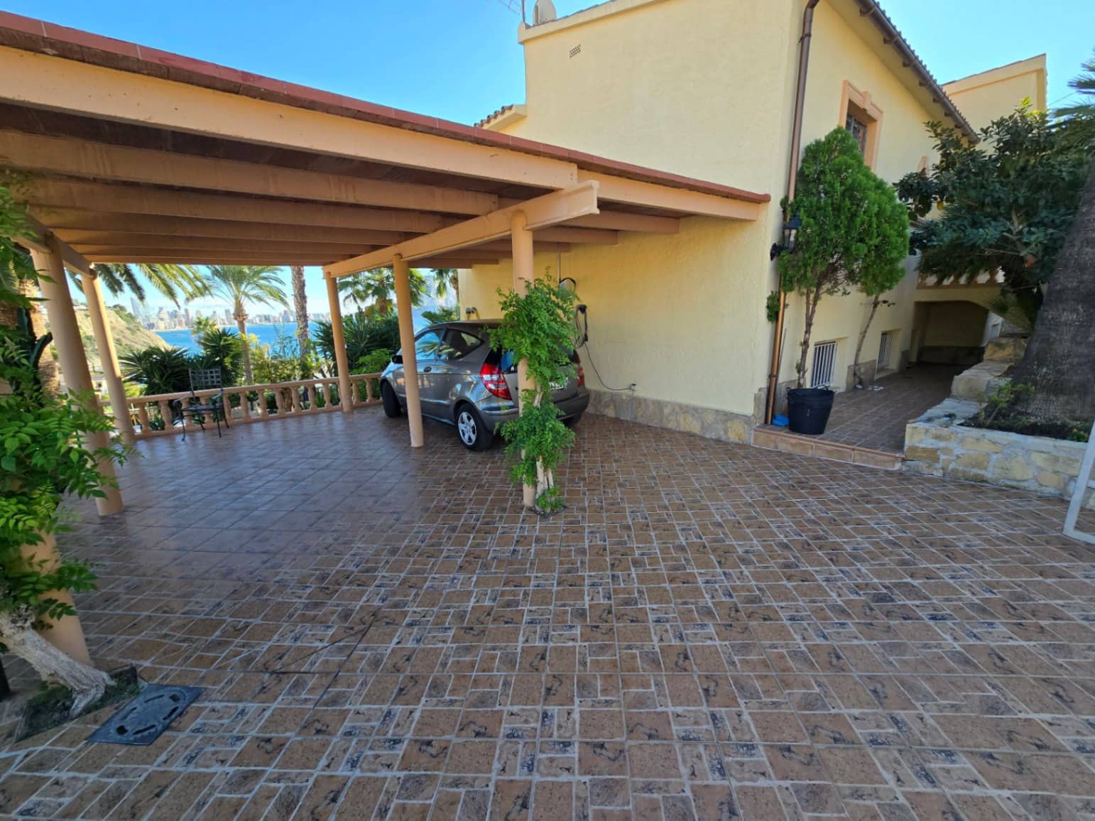 5 bedroom Villa for sale in Calpe / Calp with pool garage - € 850,000 (Ref: 9482218)