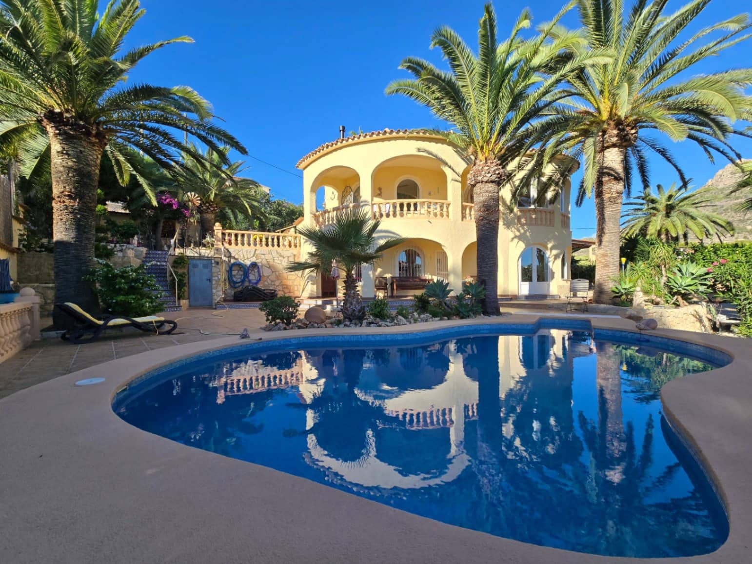 5 bedroom Villa for sale in Calpe / Calp with pool garage - € 850,000 (Ref: 9482218)