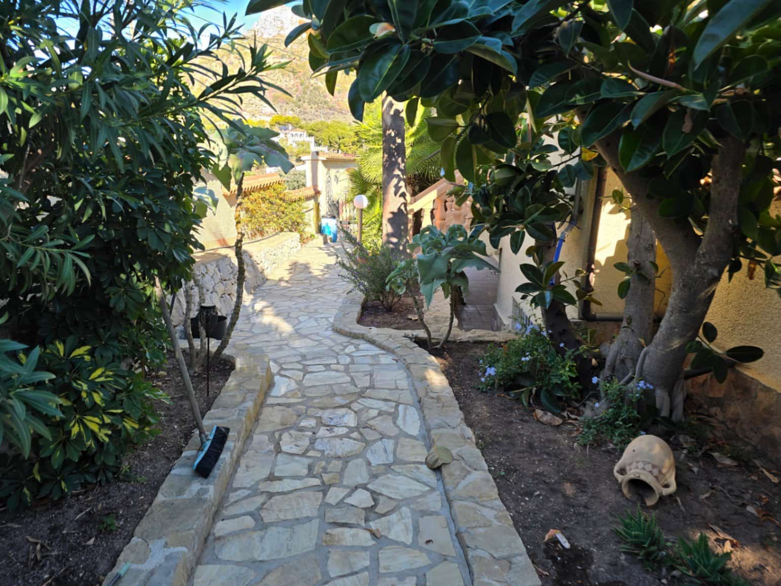 5 bedroom Villa for sale in Calpe / Calp with pool garage - € 850,000 (Ref: 9482218)