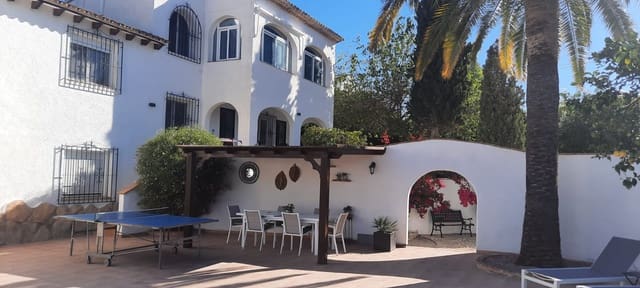 4 soveværelse Villa til salg i Calpe / Calp med swimmingpool garage - € 749.000 (Ref: 9482219)