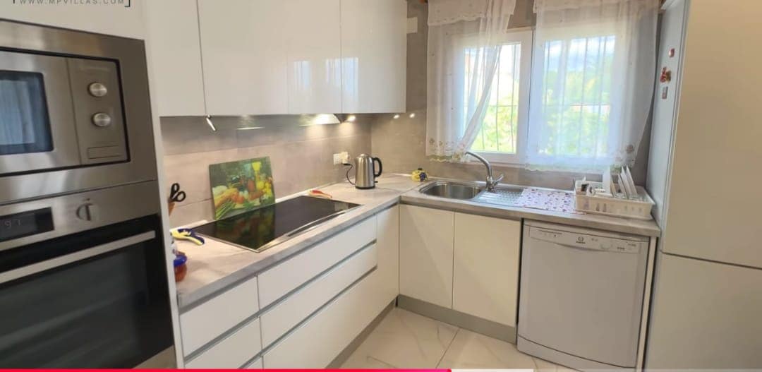 5 bedroom Villa for sale in Calpe / Calp with pool garage - € 795,000 (Ref: 9482225)