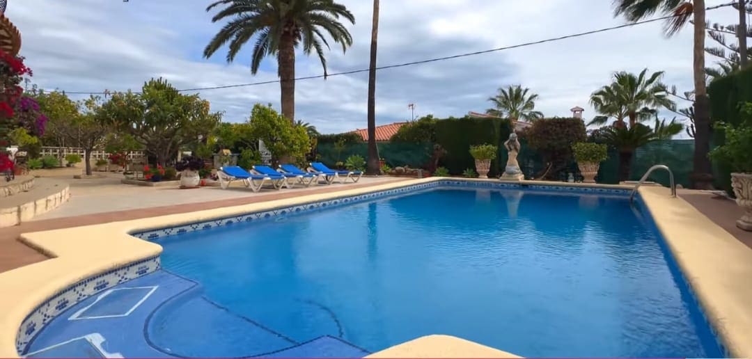 5 bedroom Villa for sale in Calpe / Calp with pool garage - € 795,000 (Ref: 9482225)