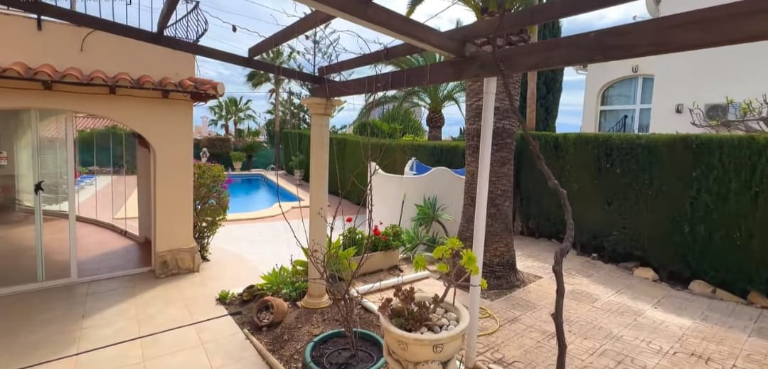 5 bedroom Villa for sale in Calpe / Calp with pool garage - € 795,000 (Ref: 9482225)