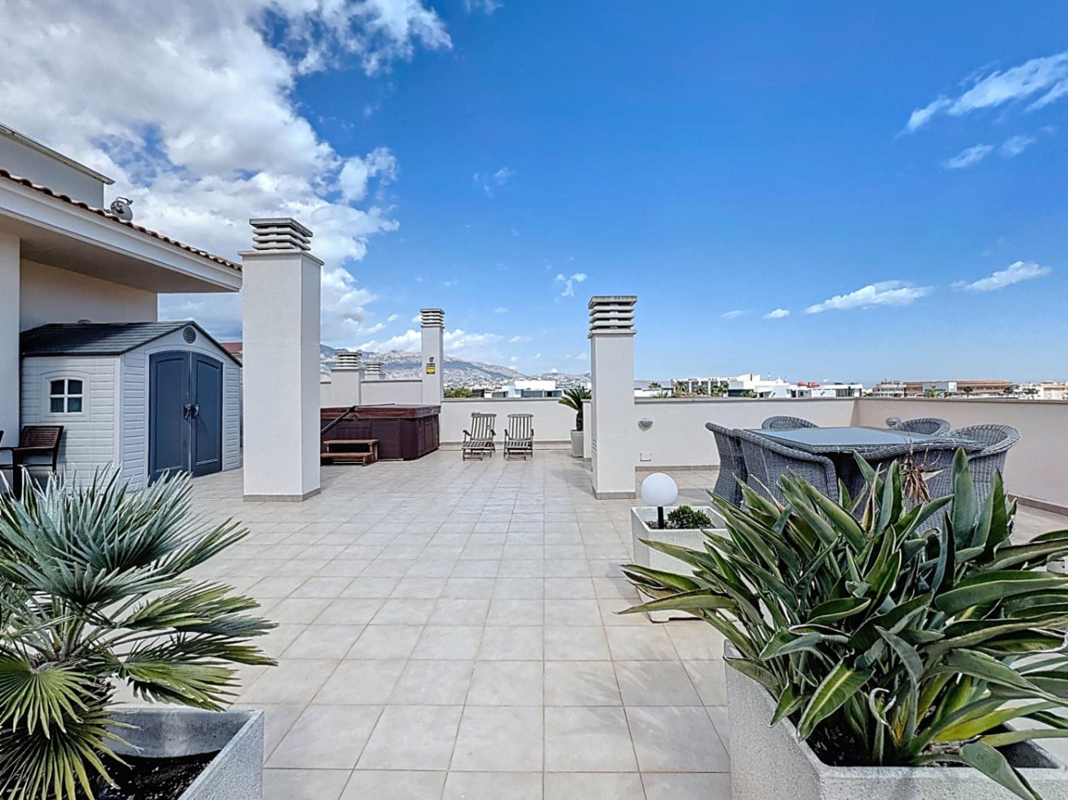 3 bedroom Apartment for sale in Albir with pool garage - € 740,000 (Ref: 9482235)