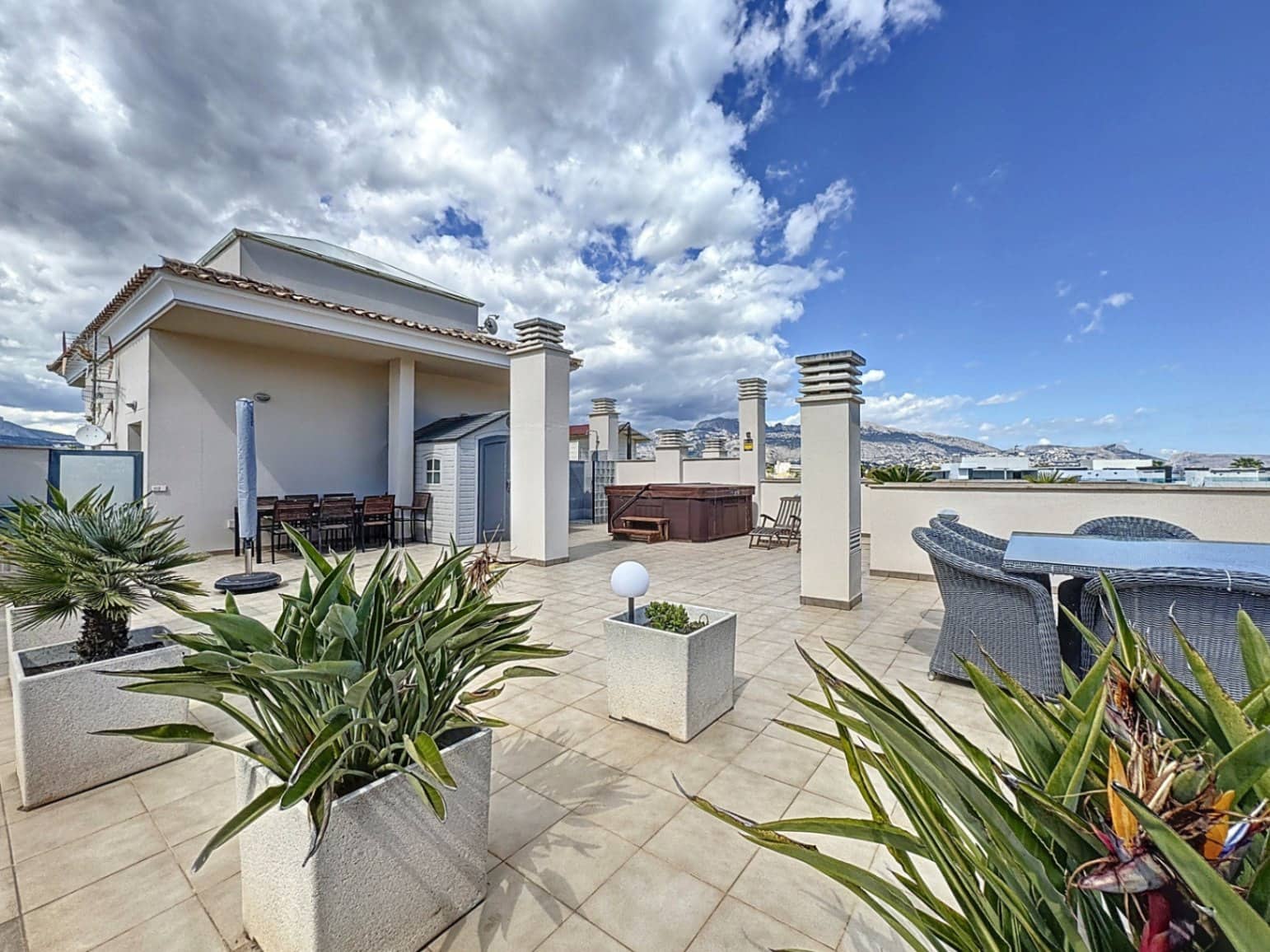 3 bedroom Apartment for sale in Albir with pool garage - € 740,000 (Ref: 9482235)