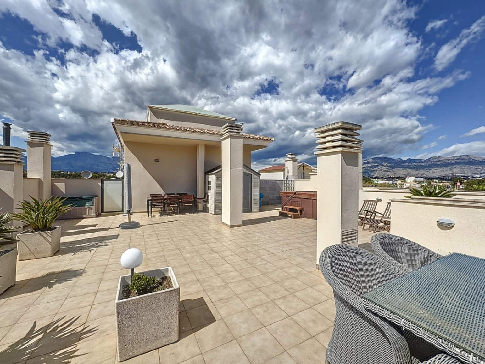 3 bedroom Apartment for sale in Albir with pool garage - € 740,000 (Ref: 9482235)