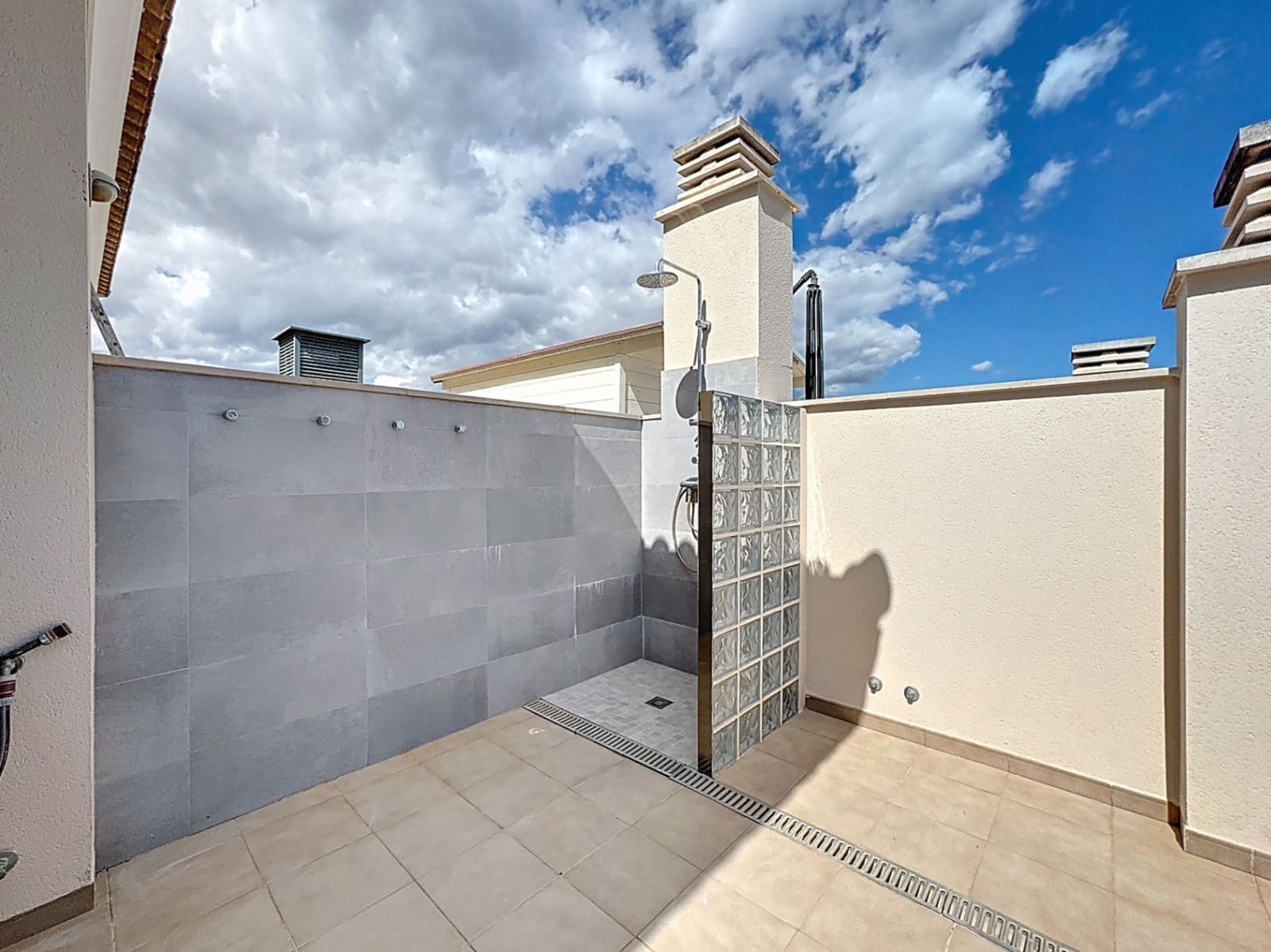 3 bedroom Apartment for sale in Albir with pool garage - € 740,000 (Ref: 9482235)