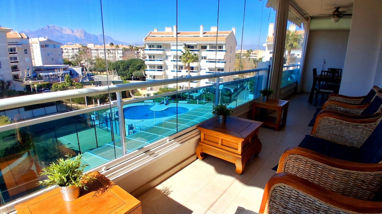 Apartamento de 3 habitaciones en Albir en venta con piscina garaje - 485.000 € (Ref: 9583426)