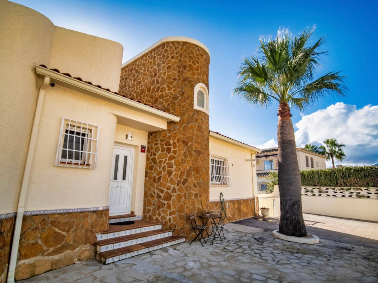 5 soverom Villa til salgs i La Nucia med svømmebasseng garasje - € 675 000 (Ref: 9671298)