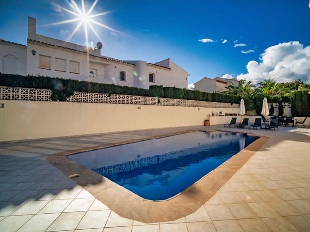 5 soverom Villa til salgs i La Nucia med svømmebasseng garasje - € 675 000 (Ref: 9671298)