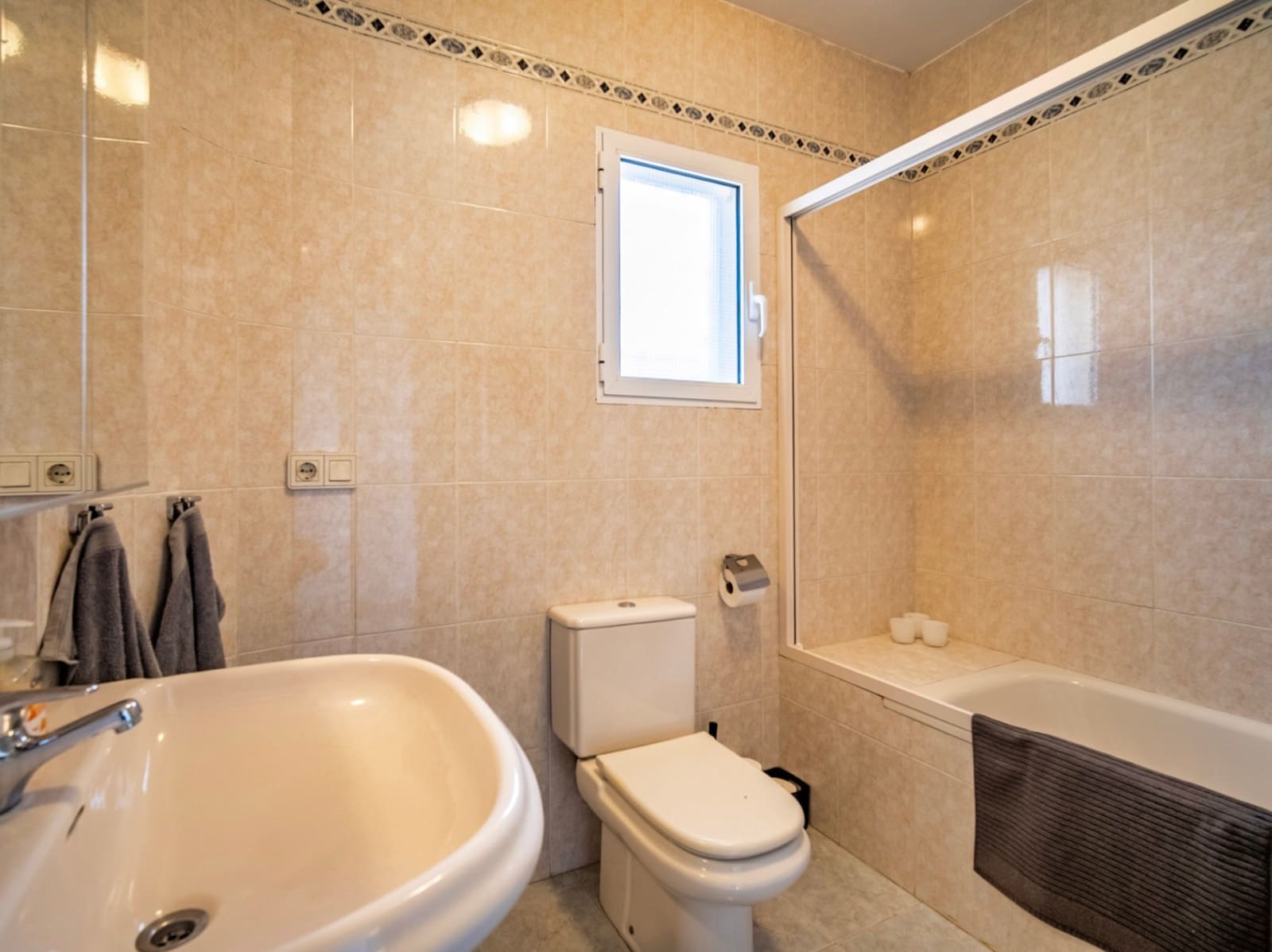 5 soverom Villa til salgs i La Nucia med svømmebasseng garasje - € 675 000 (Ref: 9671298)