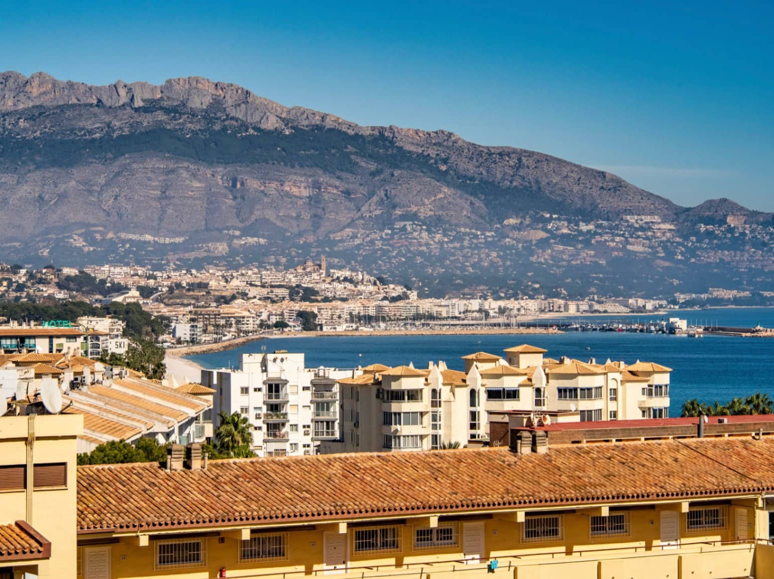 2 bedroom Apartment for sale in Albir - € 850,000 (Ref: 9675996)