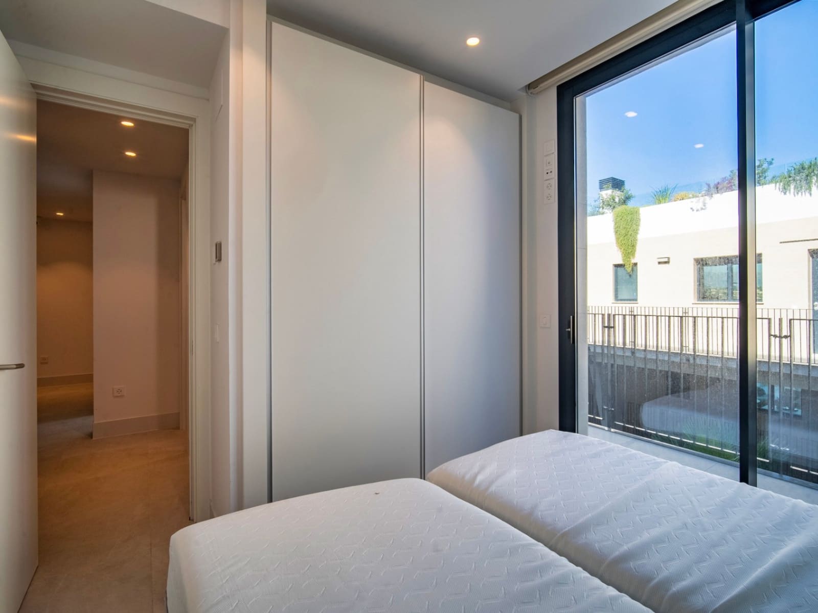 2 bedroom Apartment for sale in Albir - € 850,000 (Ref: 9675996)