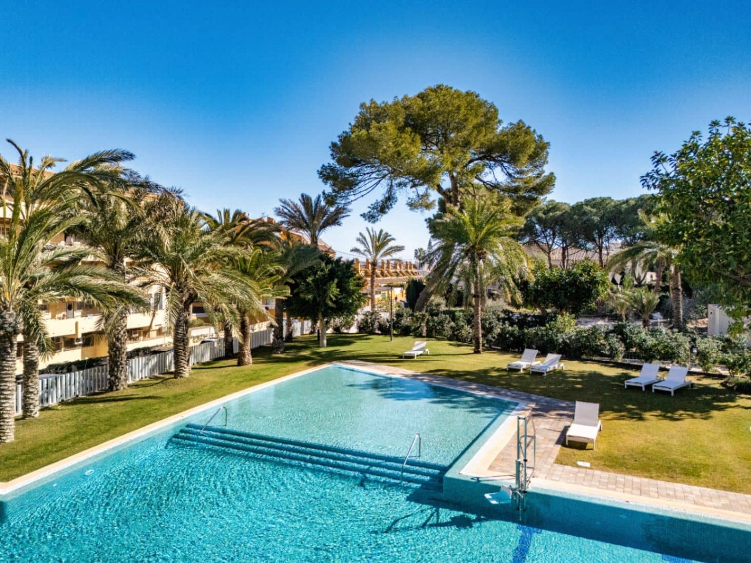 2 bedroom Apartment for sale in Albir - € 850,000 (Ref: 9675996)