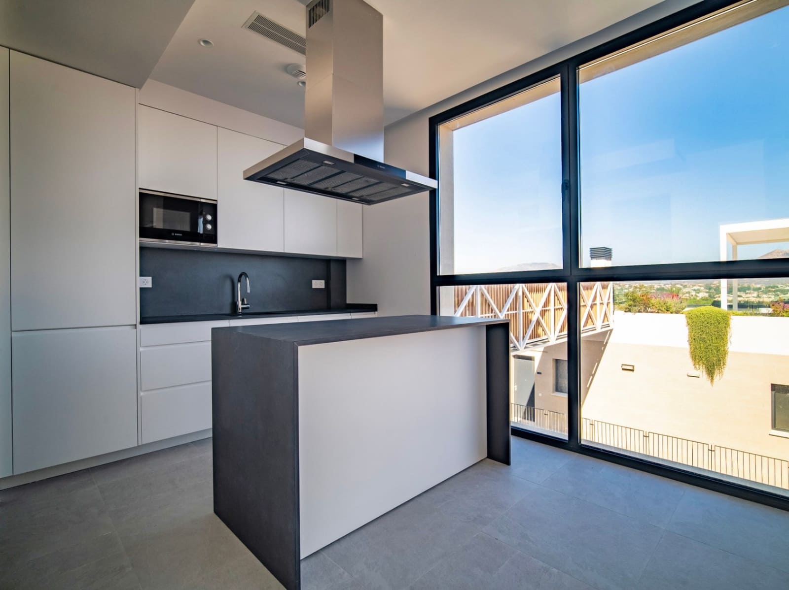 2 bedroom Apartment for sale in Albir - € 850,000 (Ref: 9675996)