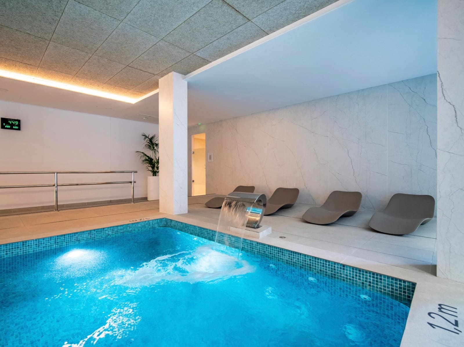 2 bedroom Apartment for sale in Albir - € 850,000 (Ref: 9675996)